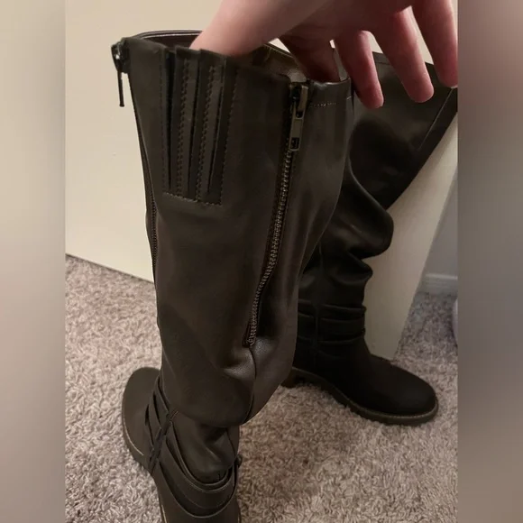 White Mountain Boots - Picture 9 of 11